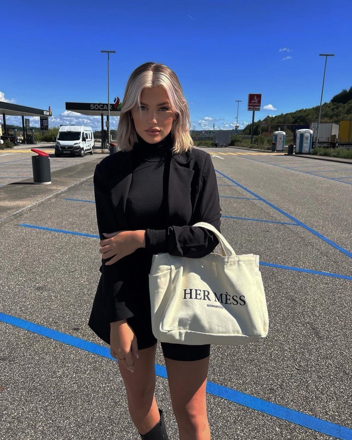Her Mèss Tote Bag Medium